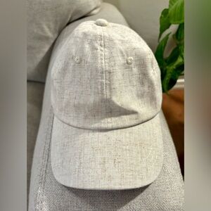 Target - Universal Thread women’s cream colored baseball hat.  NWT.